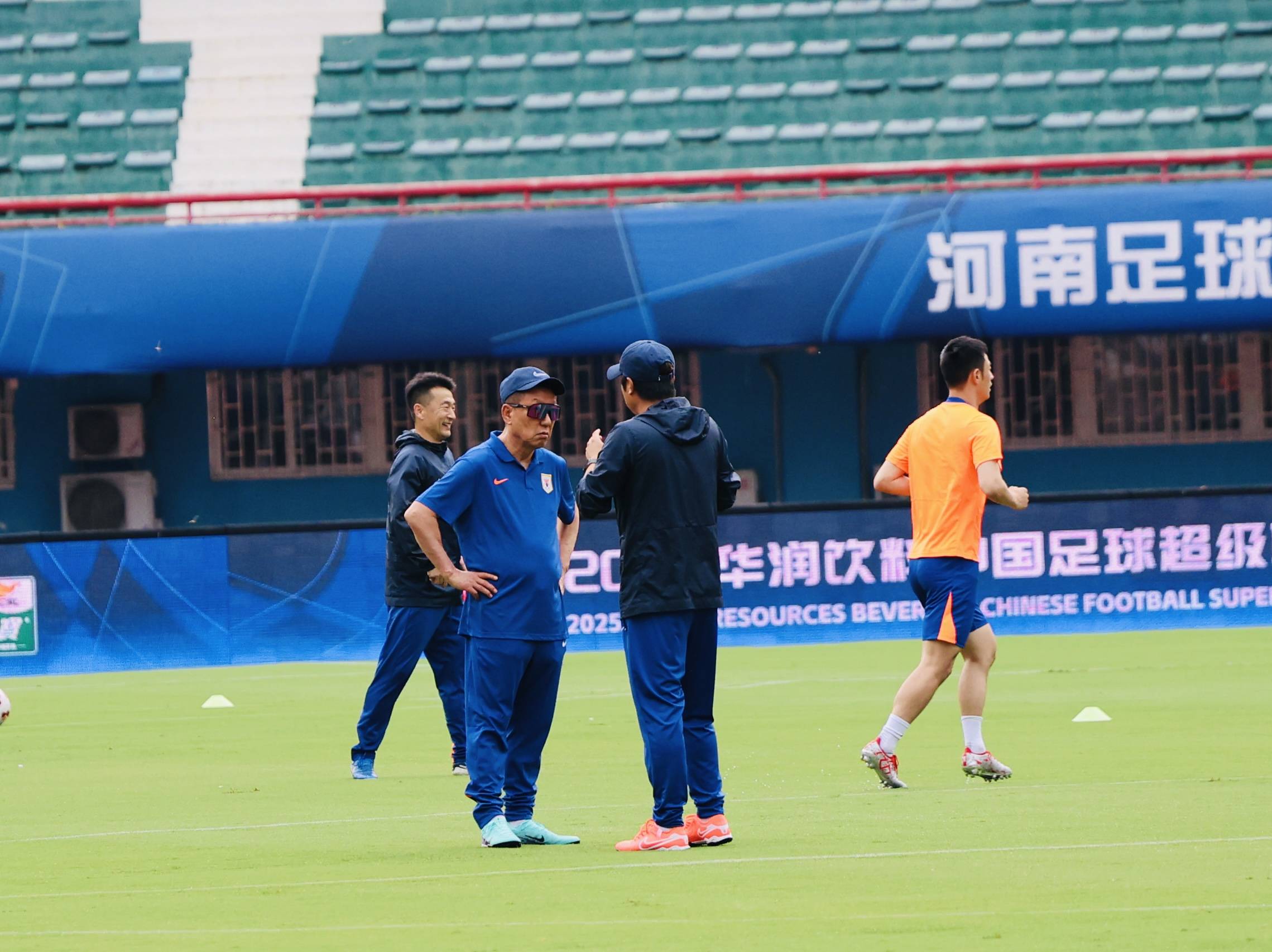 包含赛地聚焦——国王杯加时末段热度飙升，罗马回应争议，目标明确，团队化学反应显著的词条