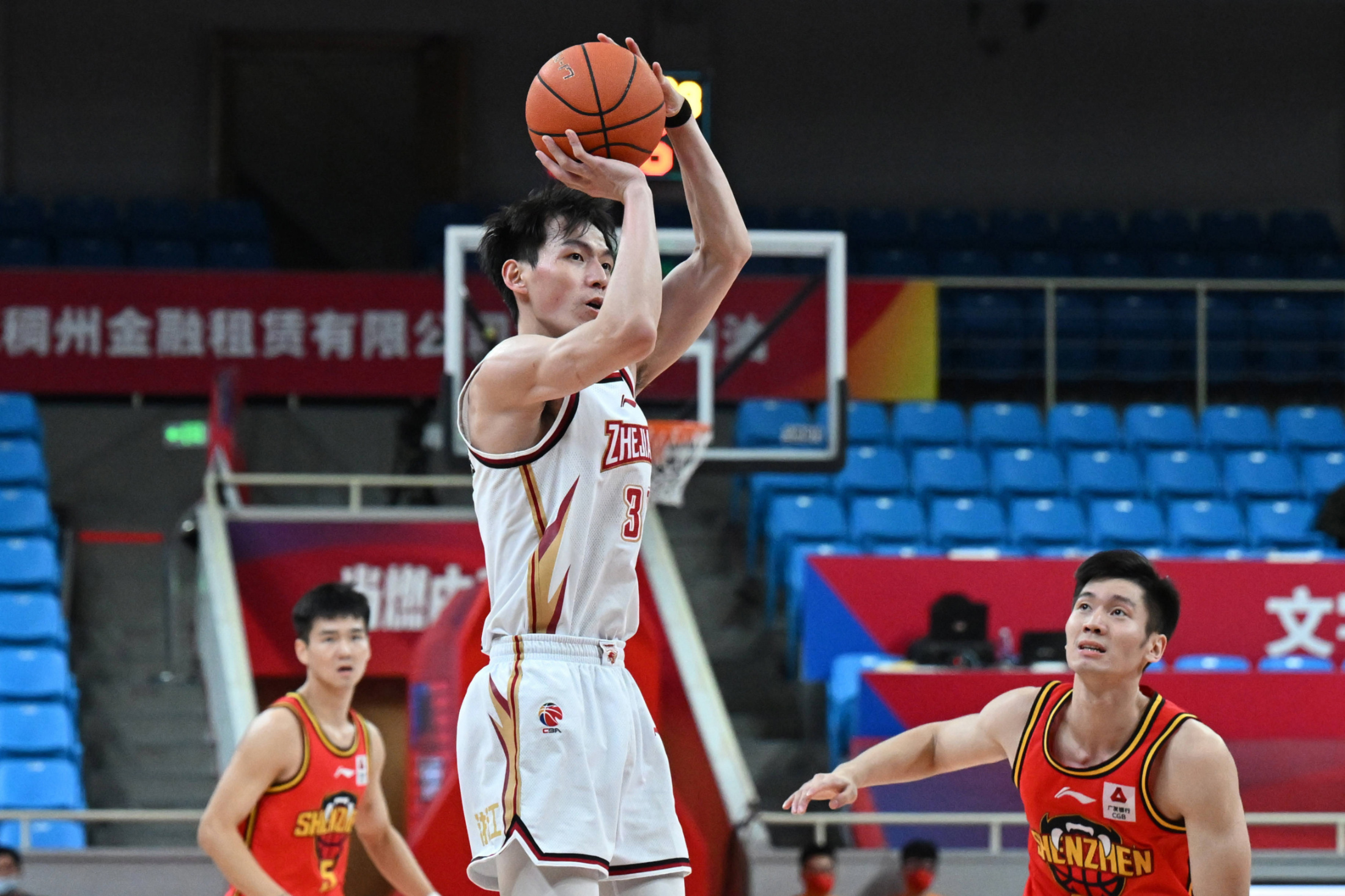 赛前NBA总决赛焦点战；新疆广汇止住颓势；态度坚定；身体对抗强度拉满