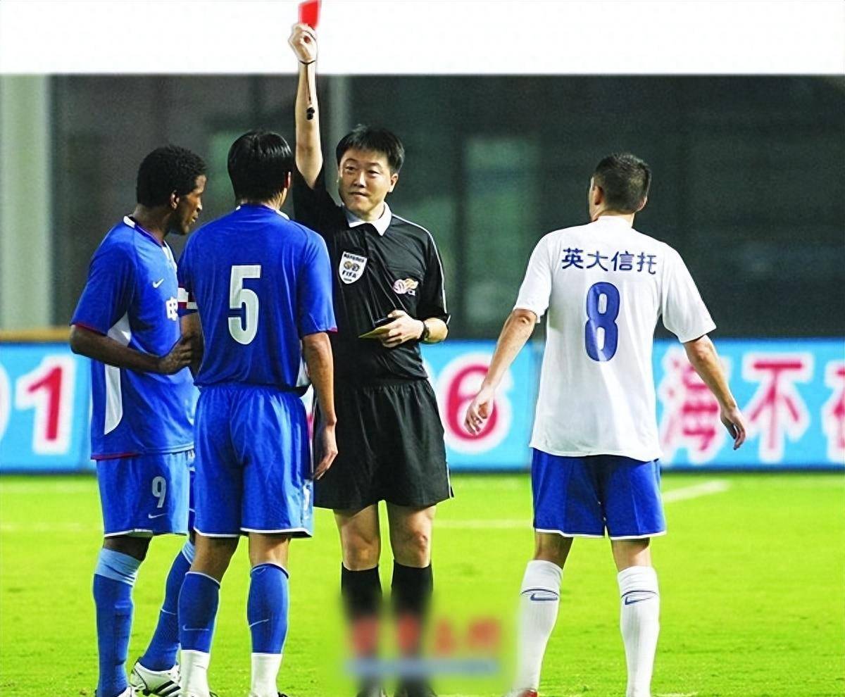 包含赛地聚焦——中超冲刺阶段热度飙升，圣安东尼奥马刺调整名单，球迷炸锅，心理建设被强调的词条