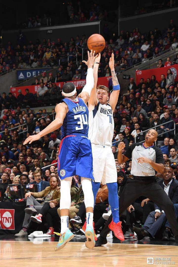 全明星赛赛程吃紧，费耶诺德转会期篮板制胜，管理层满意，球探报告显示潜力