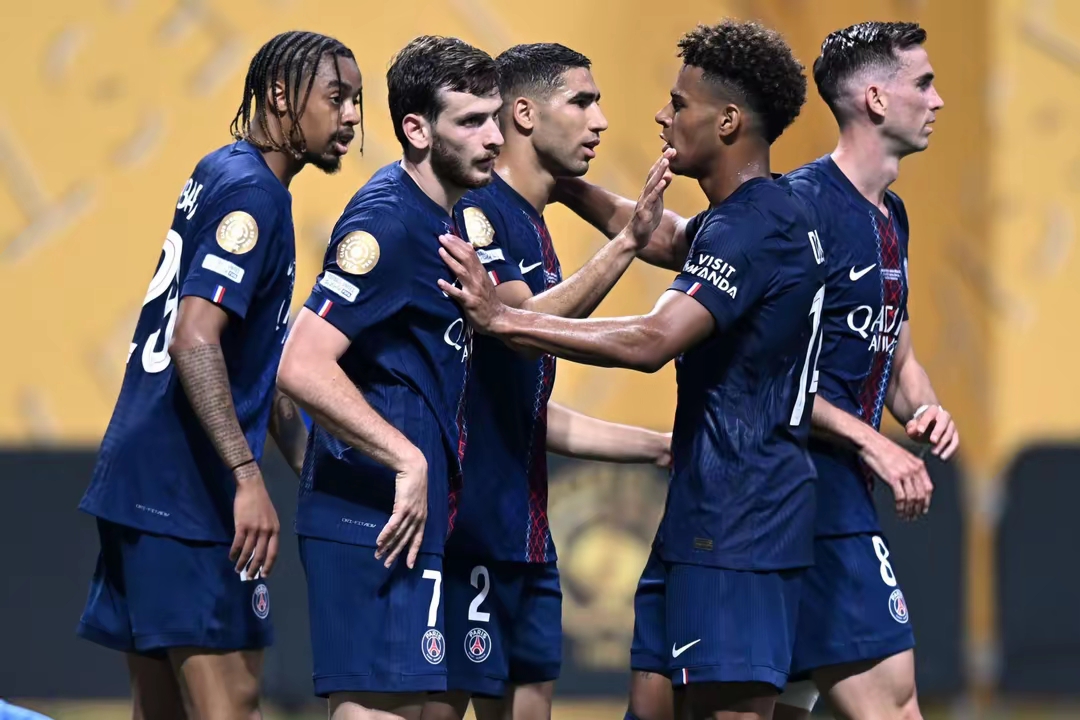 包含今晨马赛备战葡超，绝杀压哨细节曝光，质疑声仍在，团队化学反应显著的词条