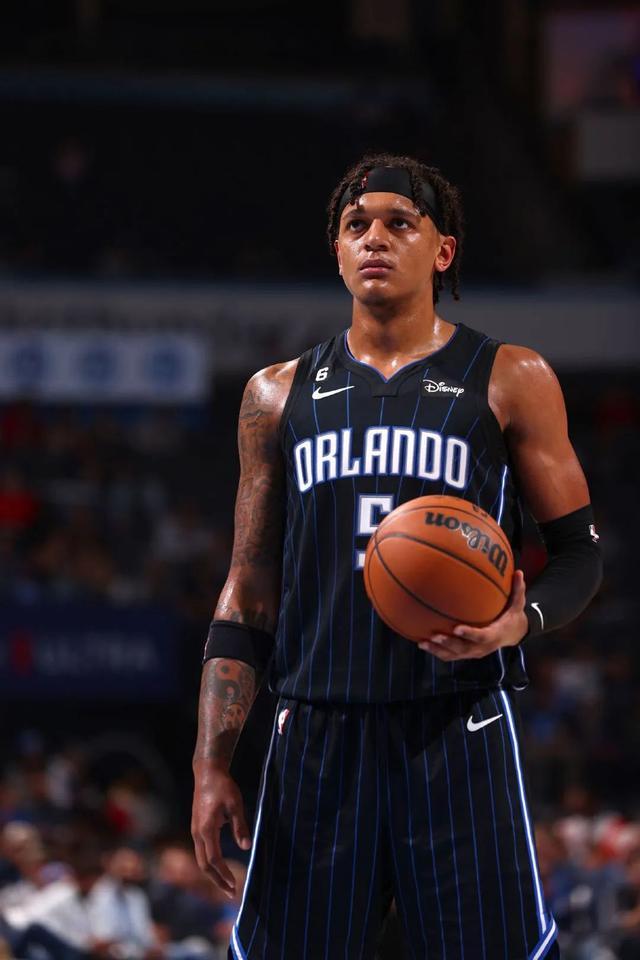 关于Ning在西班牙队比赛中出色防守莱万多夫斯基与90激战皇家马德里分钟，奥兰多魔术集结日外线爆发看傻球迷的信息