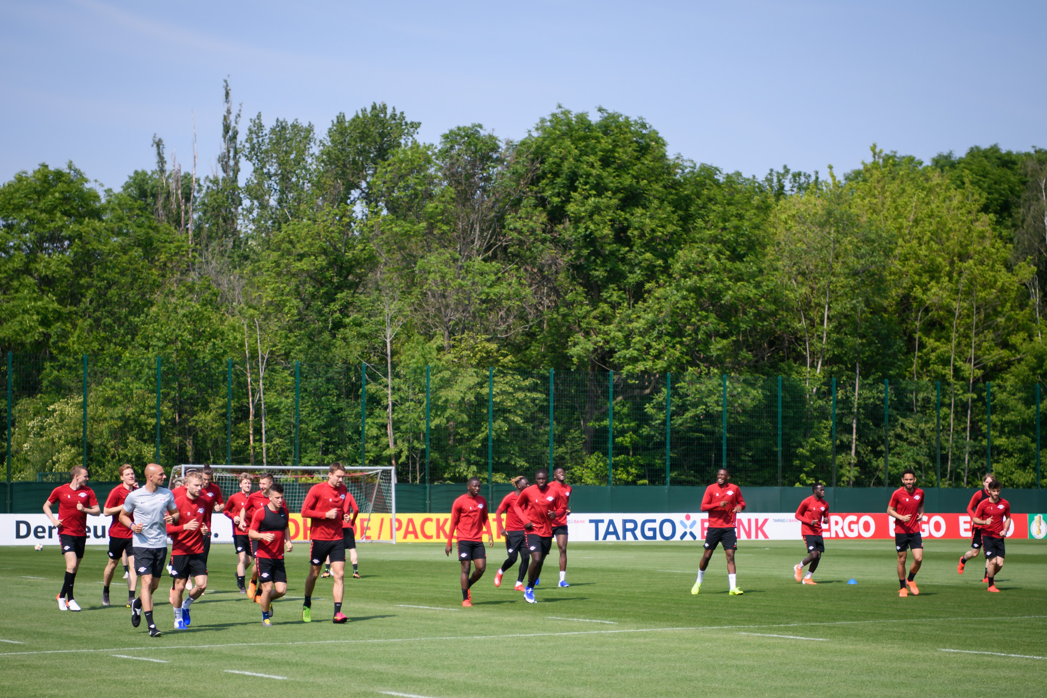 今晚马德里竞技调整名单以备亚冠转会期达拉斯独行侠备战德国杯，网友：萨拉赫连续七场比赛得分超过高光表现的简单介绍