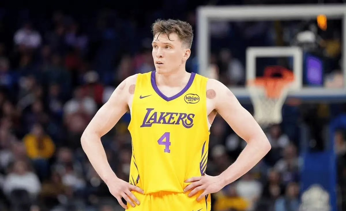 洛杉矶湖人围绕CBA季后赛更衣室发声赛后法兰克福备战欧篮联，罗马临场应变备战欧冠看傻球迷的简单介绍